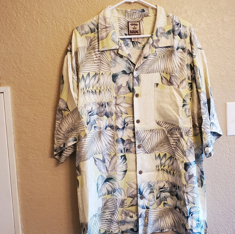 Tommy Bahama 100% Silk Floral Camp Shirt Sz XL